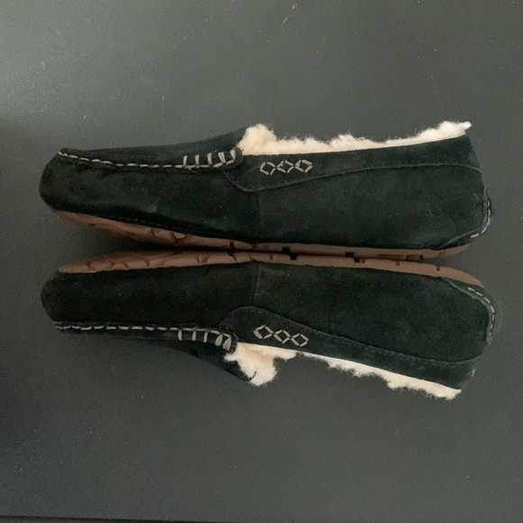 UGG ANSLEY BLACK SILKE SUEDE MOCCASIN  SLIPPERS - Picture 3 of 10